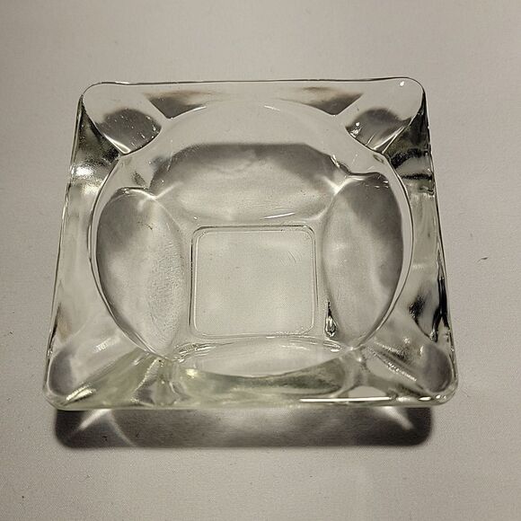 Glass ashtray - Picture 1 of 2